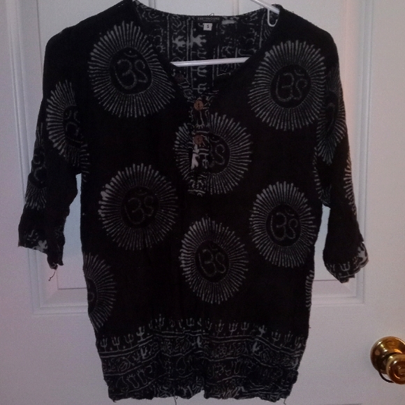 EARTHBOUND bojo quarter sleeve top. - Picture 1 of 3